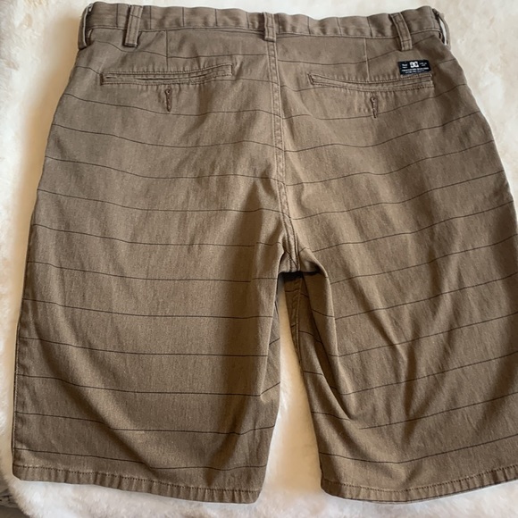 DC size 34 men’s brown and black striped shorts - Picture 4 of 11